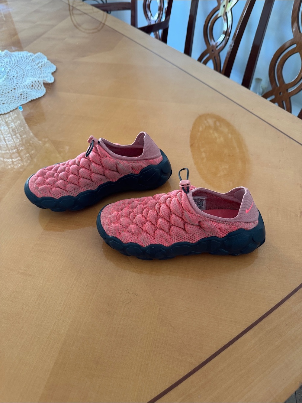 Nike women Coral Pink Slip-On Knit Sneakers with Black Sole size 8 - Picture 6 of 12